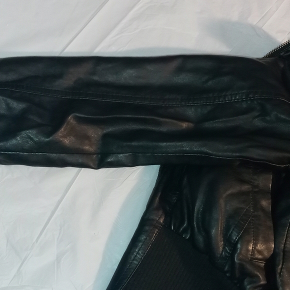 Kid Amor jacket size (S) used but like New - Picture 14 of 15